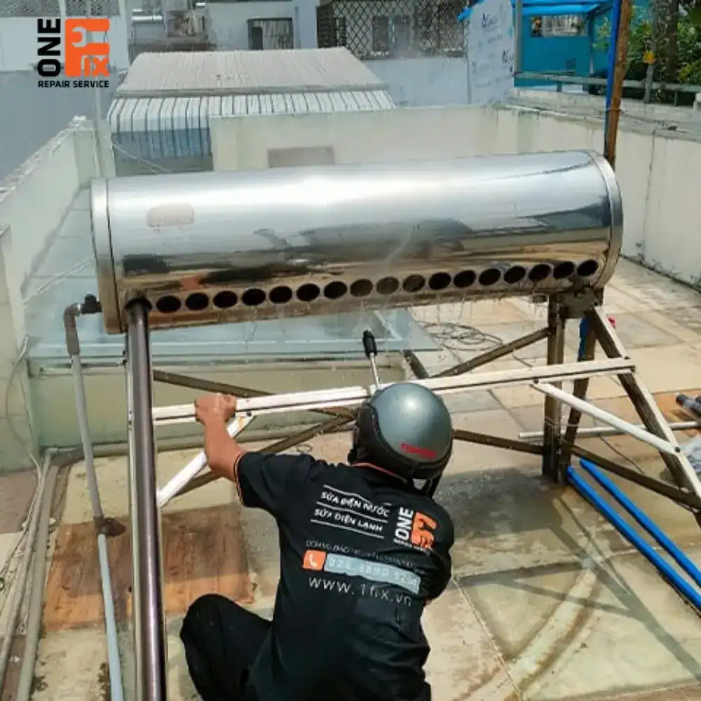 Hình ảnh nghiệm thu máy nước nóng năng lượng mặt trời sau khi được vệ sinh sạch sẽ